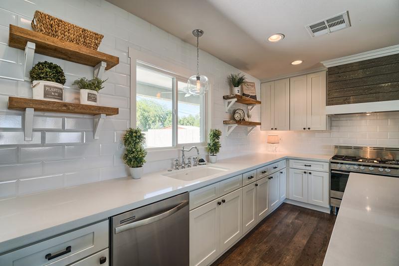 white shaker flat panel kitchen